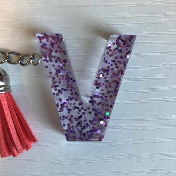 Handmade Letter "V" Keychain - Picture 2 of 6
